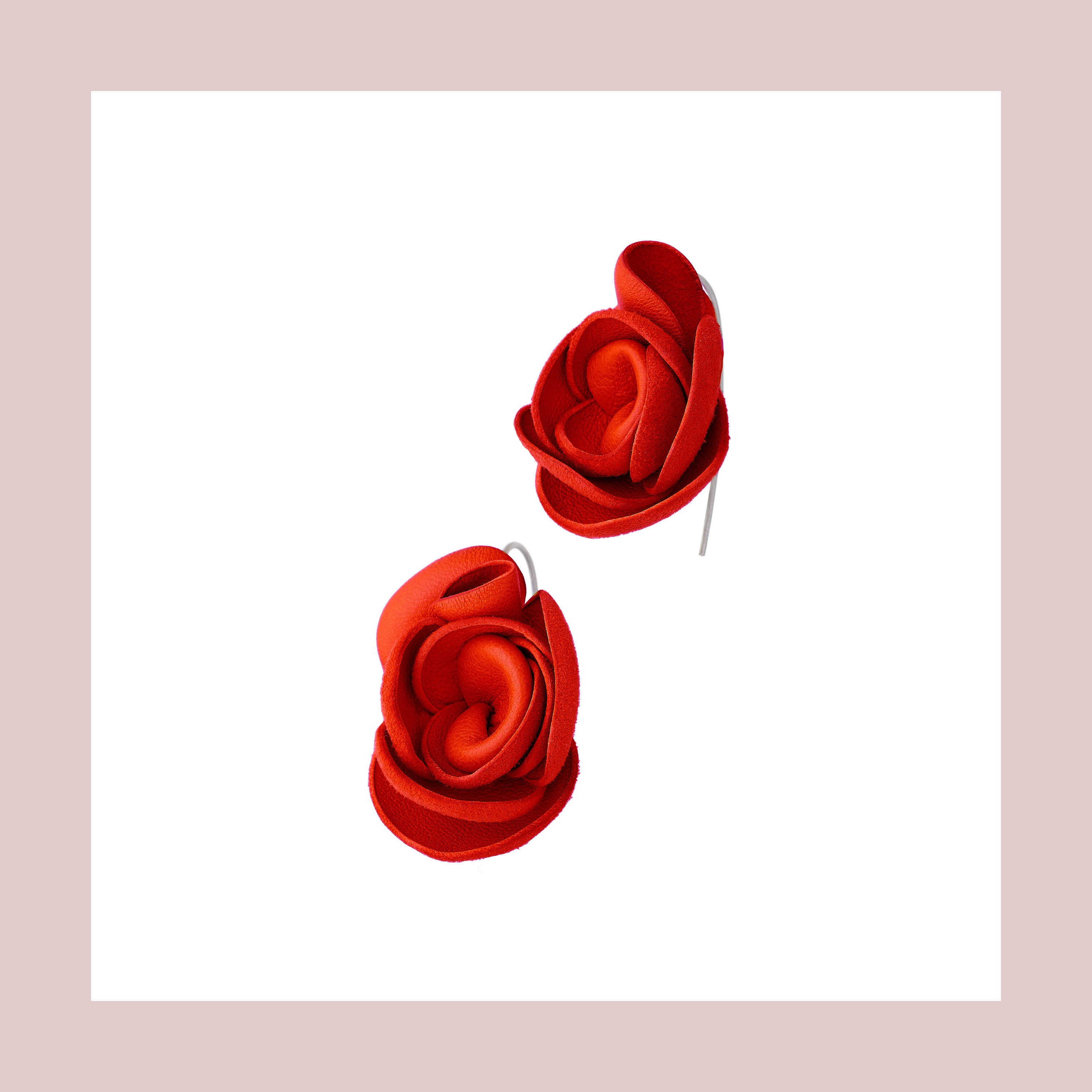 Camélia Red Leather Earrings