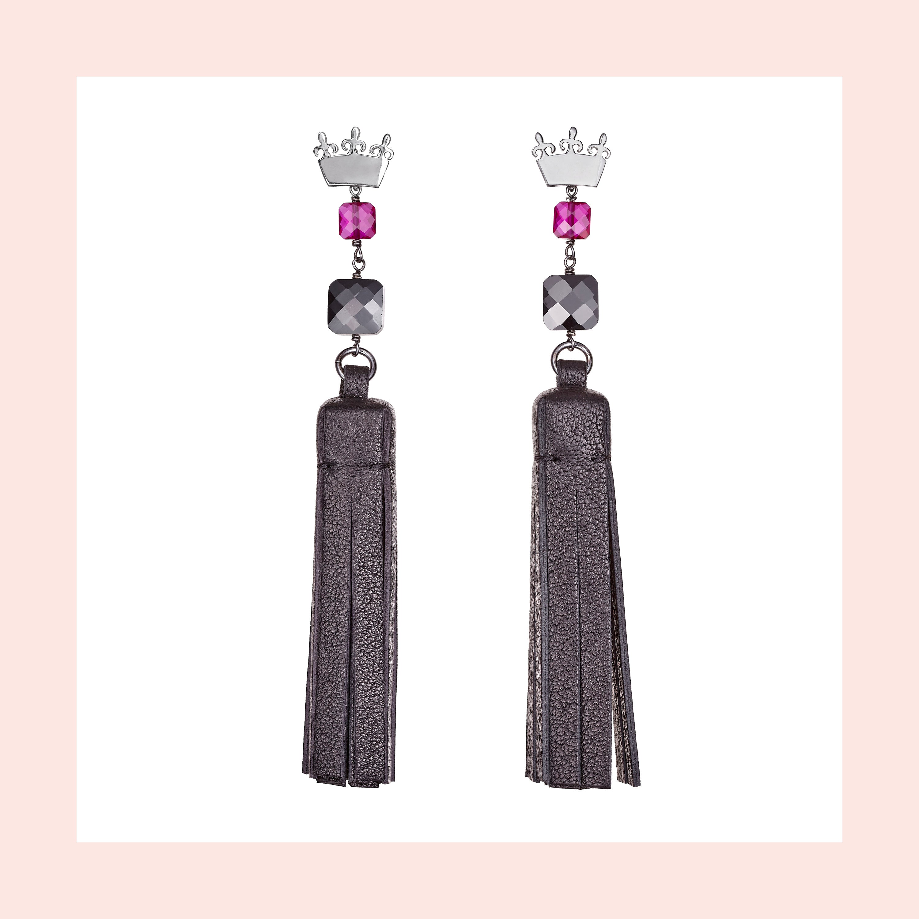 Orecchini Tassel "Square" con nappa in pelle nera e zirconi