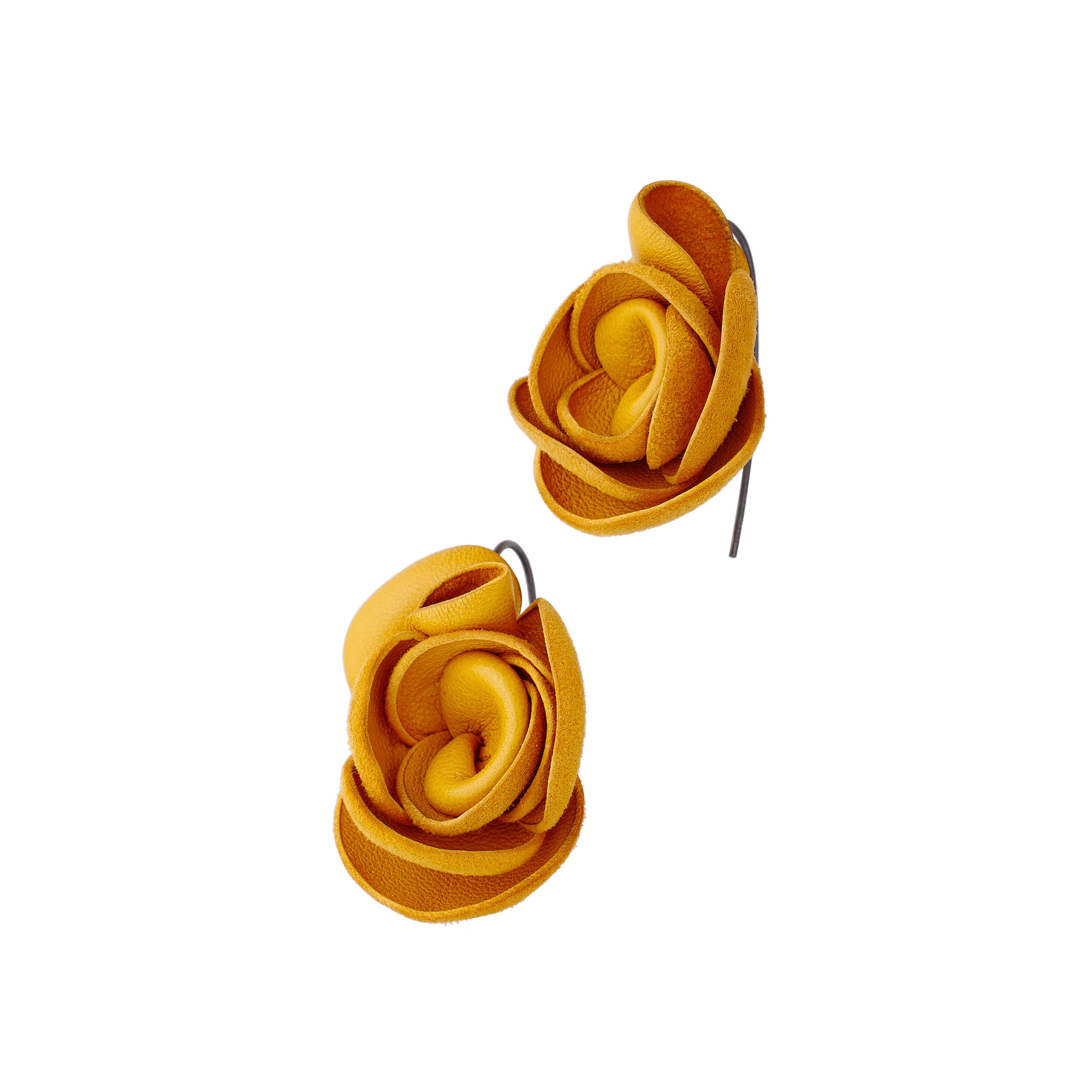 Camélia Honey Leather Earrings