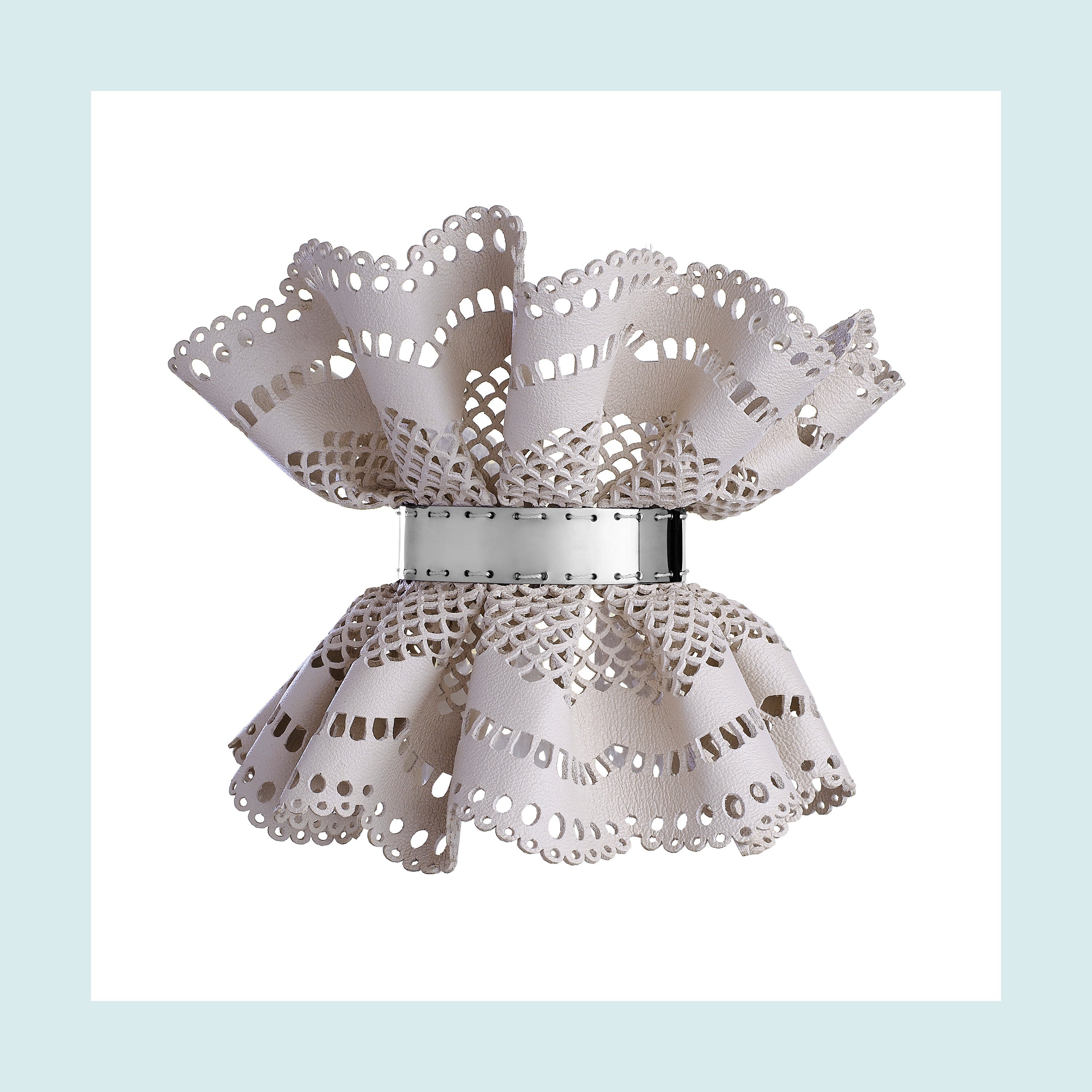 Cuff Victoria in pelle ghiaccio con bracciale